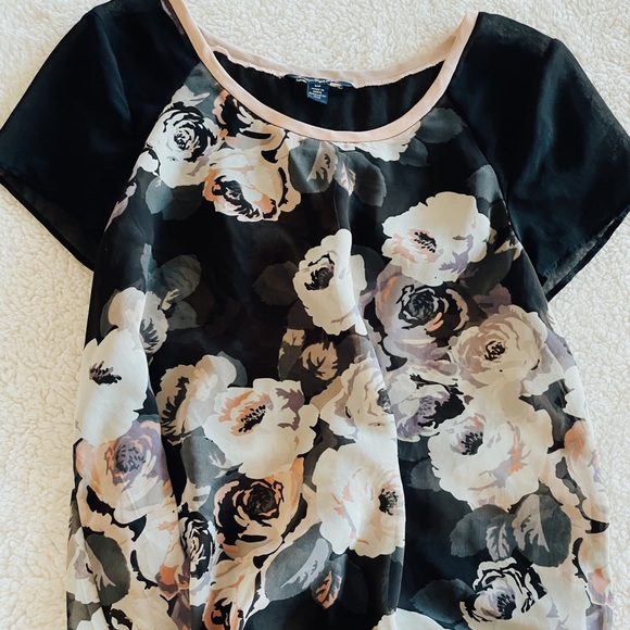 •Cute shirt• - Picture 2 of 3